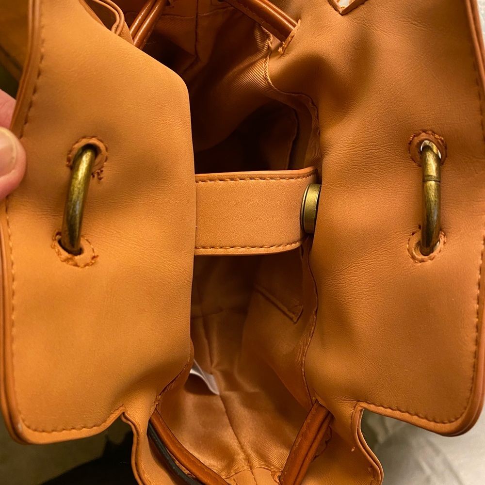 Universal Thread drawstring crossbody bag. - Picture 9 of 10